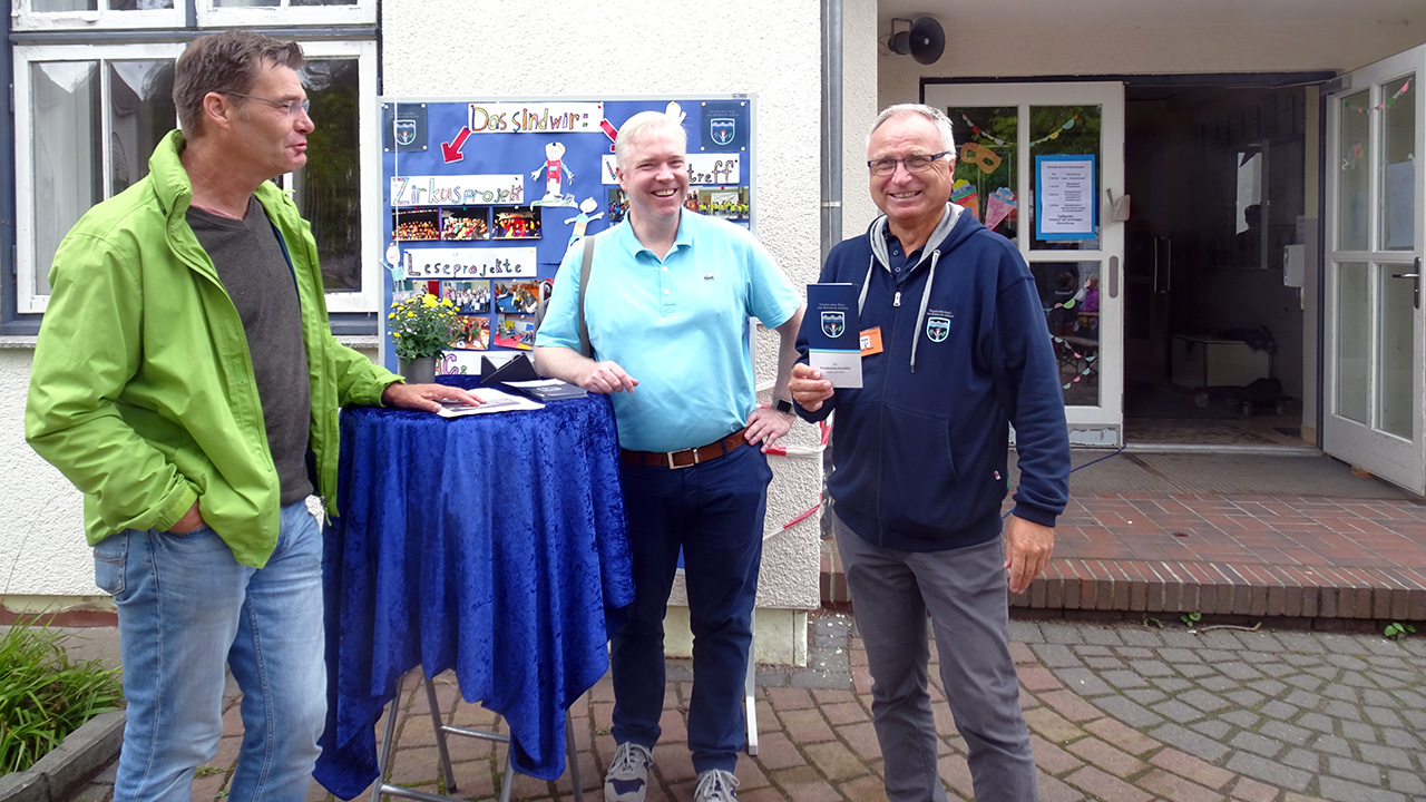 Buntes Kinderfest auf dem Schulhof